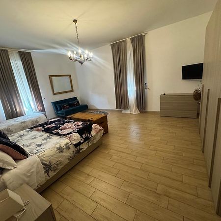 La Casa Di Sarah Aspetta Voi Apartment Наполи Екстериор снимка