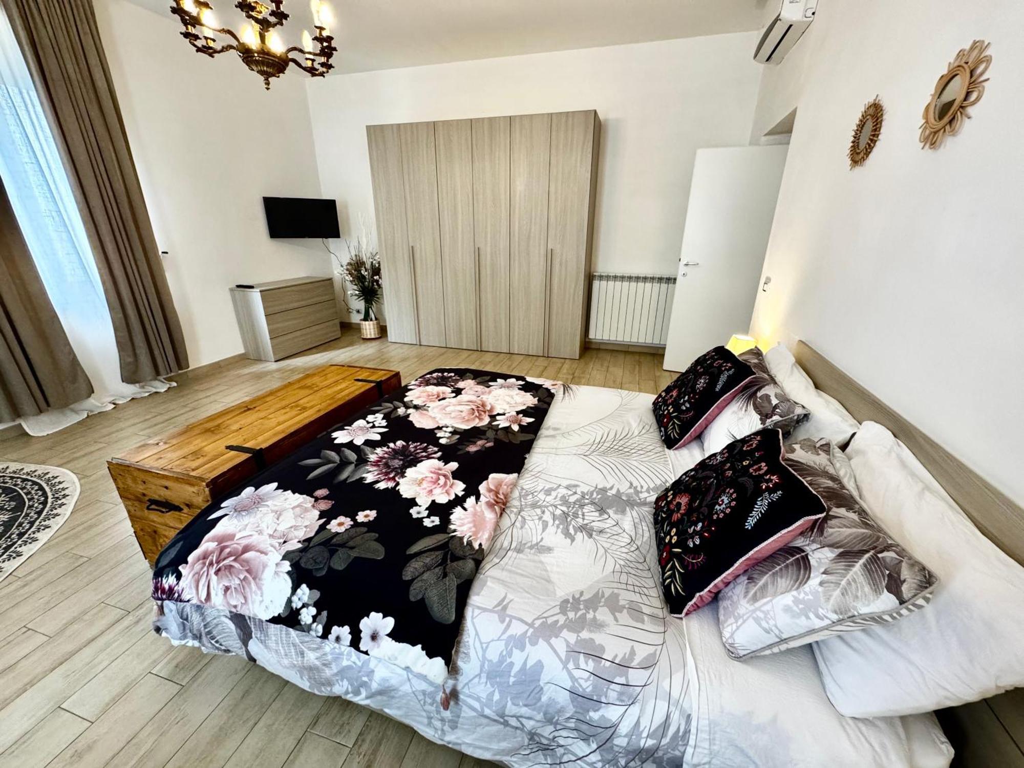 La Casa Di Sarah Aspetta Voi Apartment Наполи Екстериор снимка