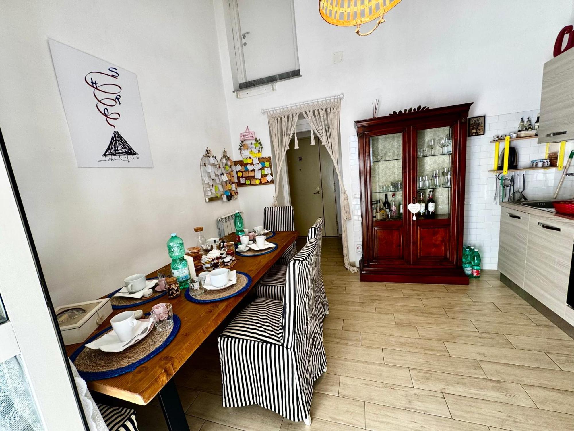 La Casa Di Sarah Aspetta Voi Apartment Наполи Екстериор снимка