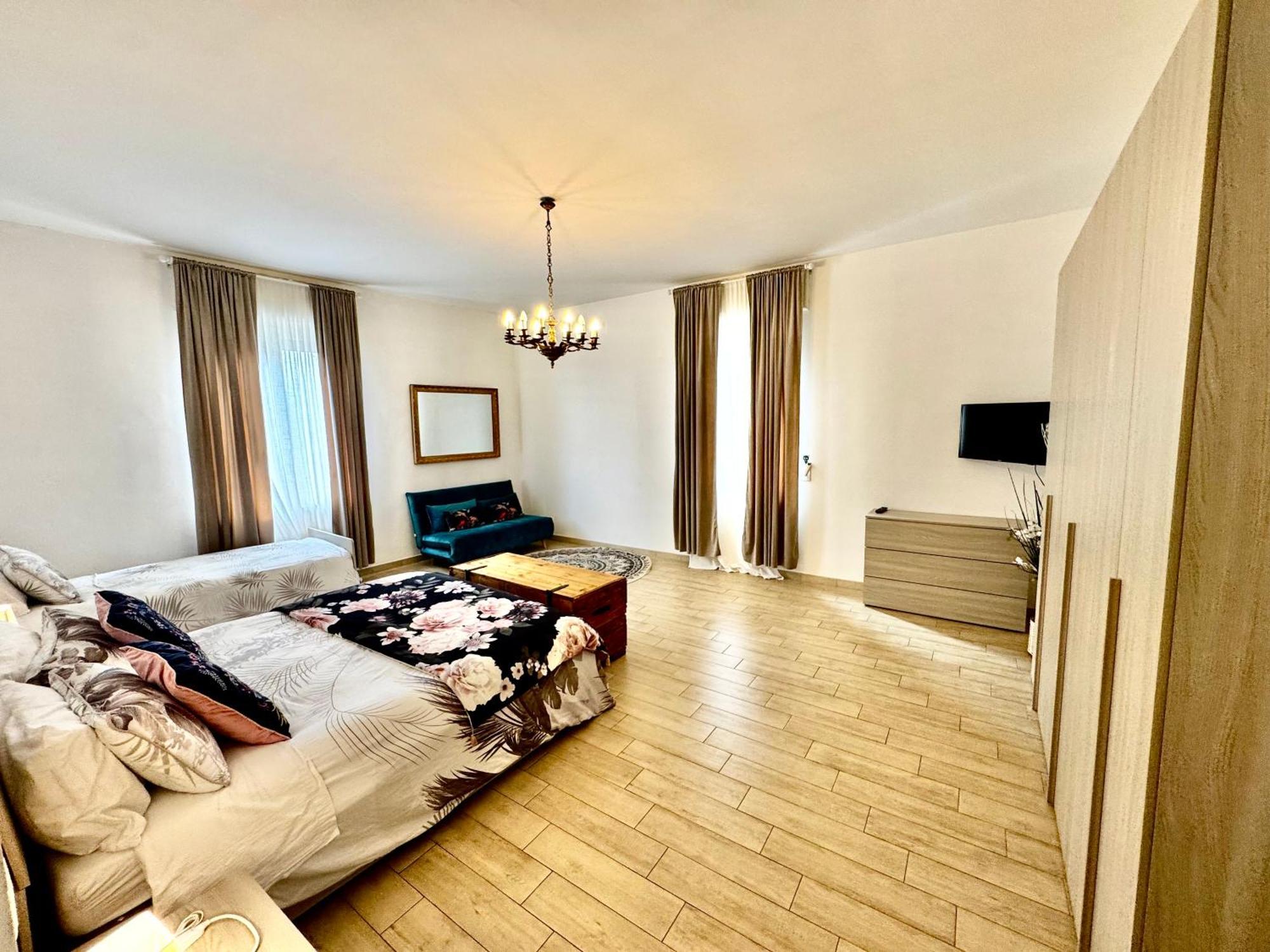 La Casa Di Sarah Aspetta Voi Apartment Наполи Екстериор снимка