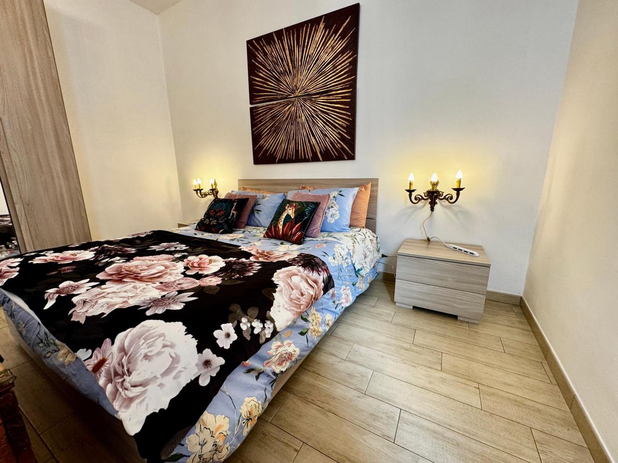La Casa Di Sarah Aspetta Voi Apartment Наполи Екстериор снимка