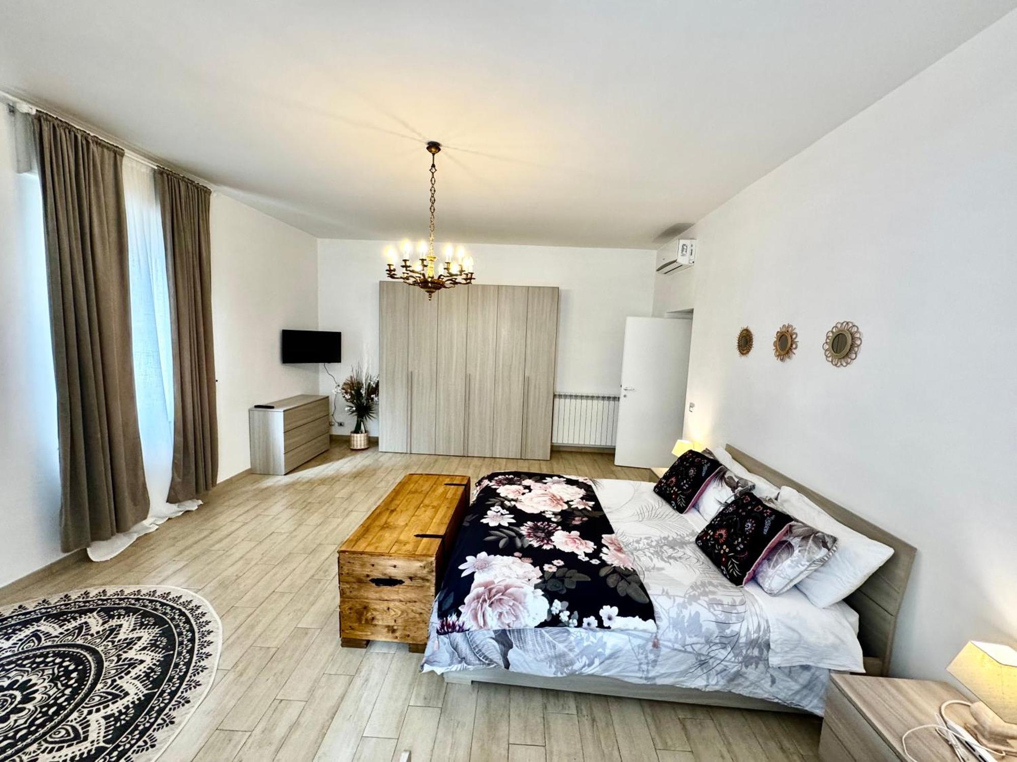 La Casa Di Sarah Aspetta Voi Apartment Наполи Екстериор снимка