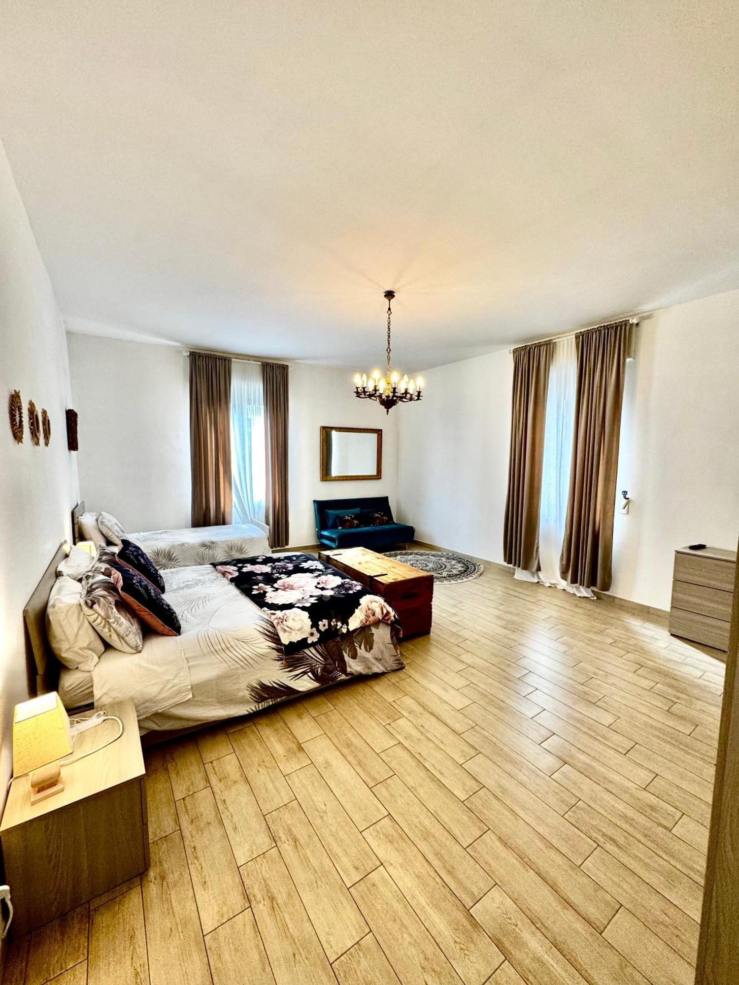 La Casa Di Sarah Aspetta Voi Apartment Наполи Екстериор снимка