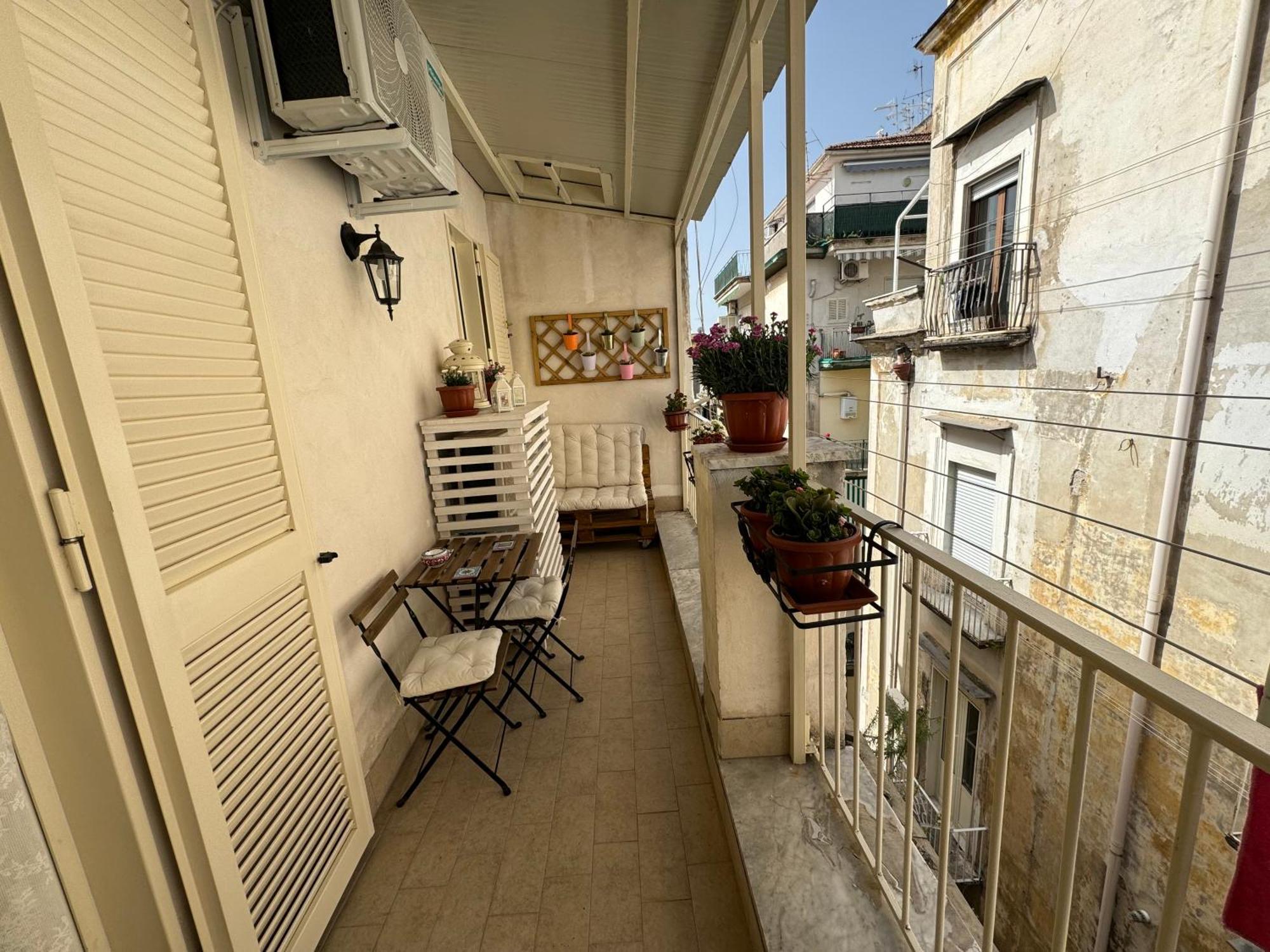 La Casa Di Sarah Aspetta Voi Apartment Наполи Екстериор снимка