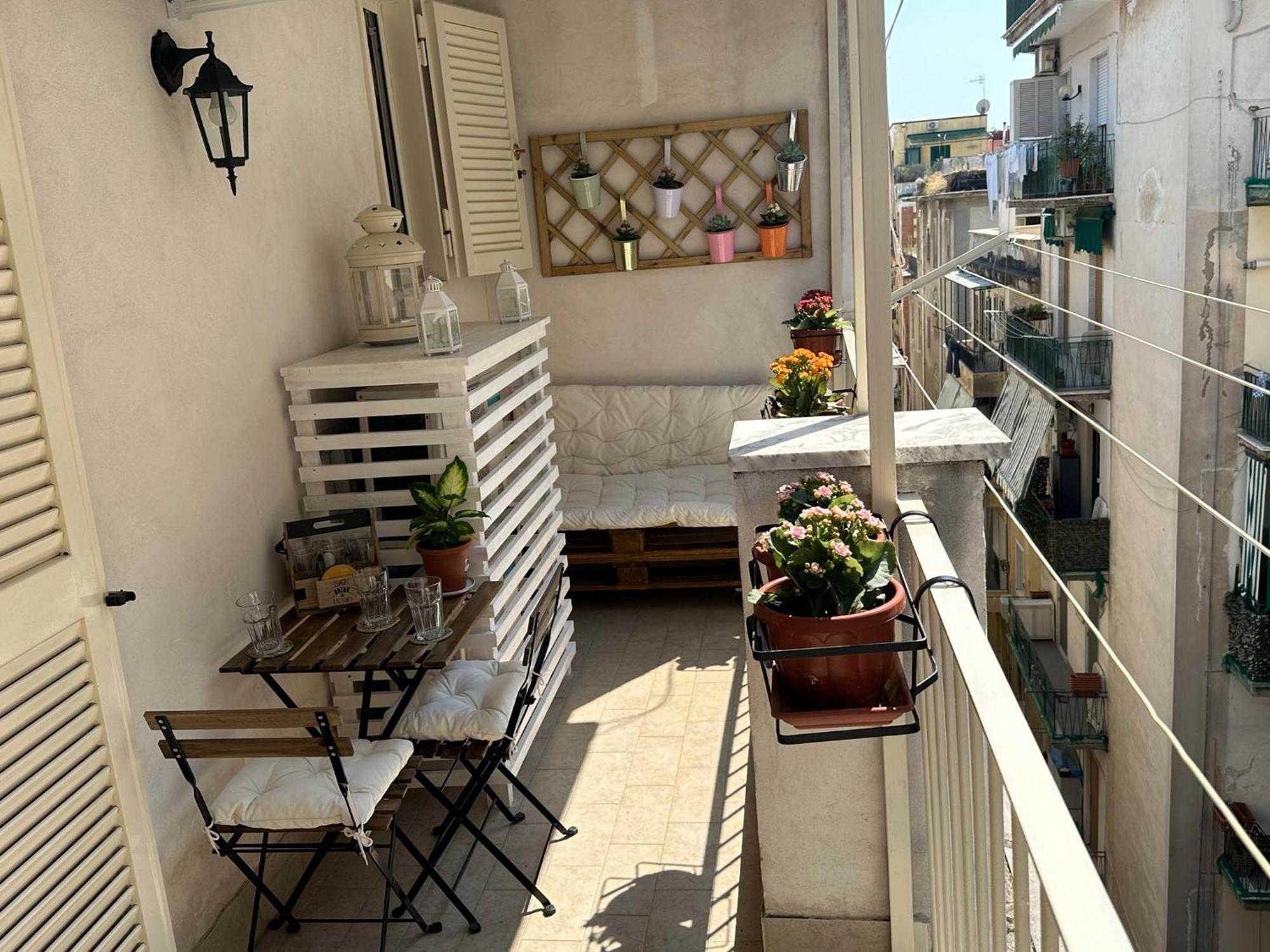 La Casa Di Sarah Aspetta Voi Apartment Наполи Екстериор снимка