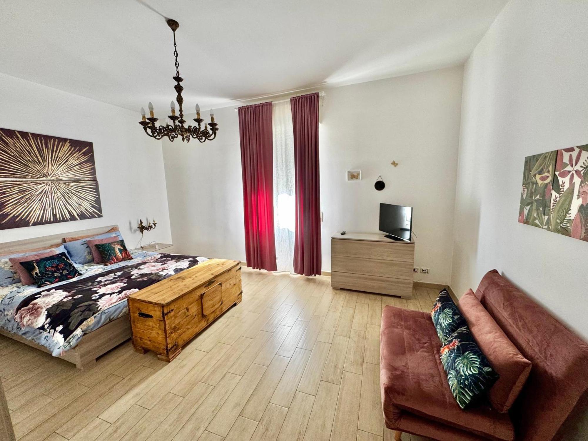 La Casa Di Sarah Aspetta Voi Apartment Наполи Екстериор снимка