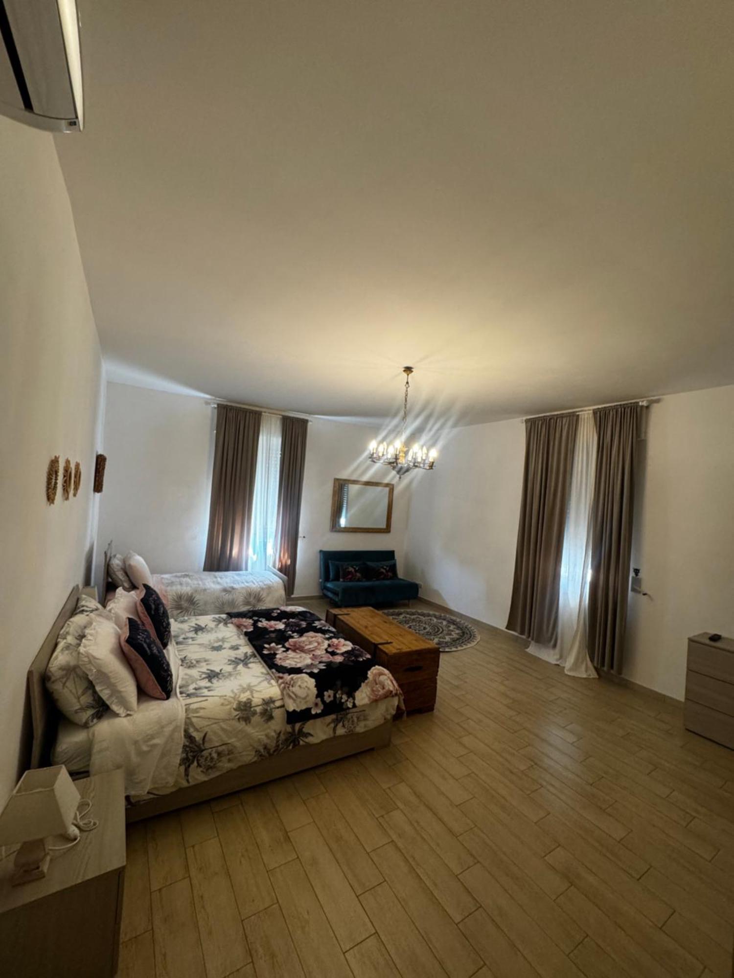 La Casa Di Sarah Aspetta Voi Apartment Наполи Екстериор снимка